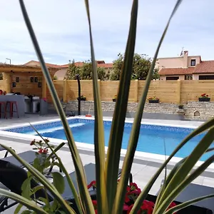 Brioni Sea,garden,poll View 2 2 80m2 Tiki Bar Peroj